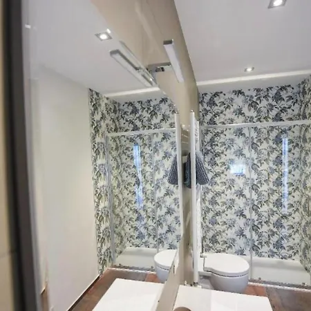 Gasthuis Karol Wojtyla Airport Bari