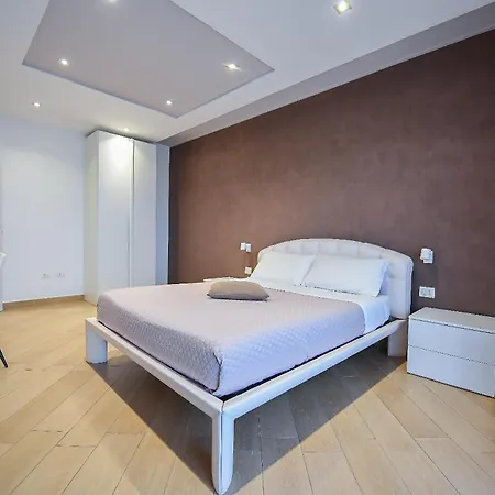 Karol Wojtyla Airport * Bari