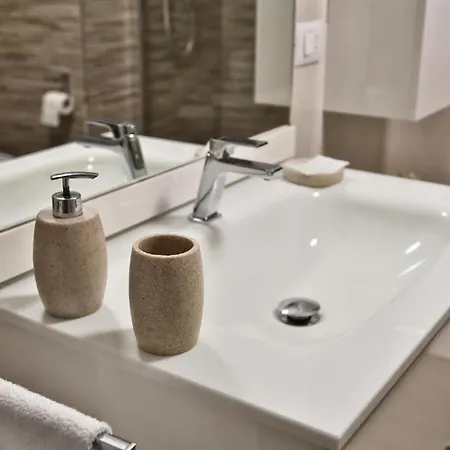 Gasthuis Karol Wojtyla Airport Bari